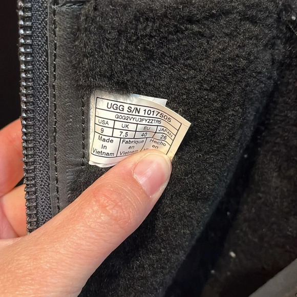 UGG Elly Nubuck Leather Black Water Resistant Boots - Picture 7 of 8